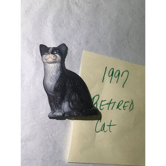 SCHLEICH  Sitting Black & White  RETIRED cat  1997 - Picture 2 of 4